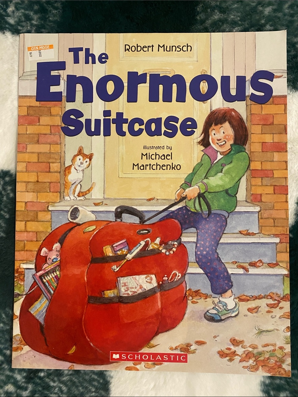 Scholastic The Enormous Suitcase Book by Robert Munsch